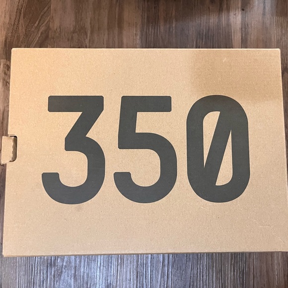 AUTHENTIC 2017 YEEZY Boost 350 V2 'Beluga 2.0' Size Men 4.0 - Picture 4 of 4